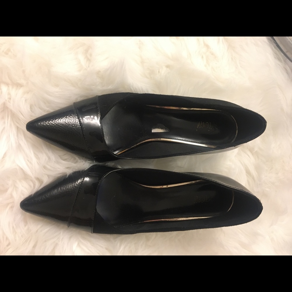 Pointed Toe Heels - Picture 2 of 3